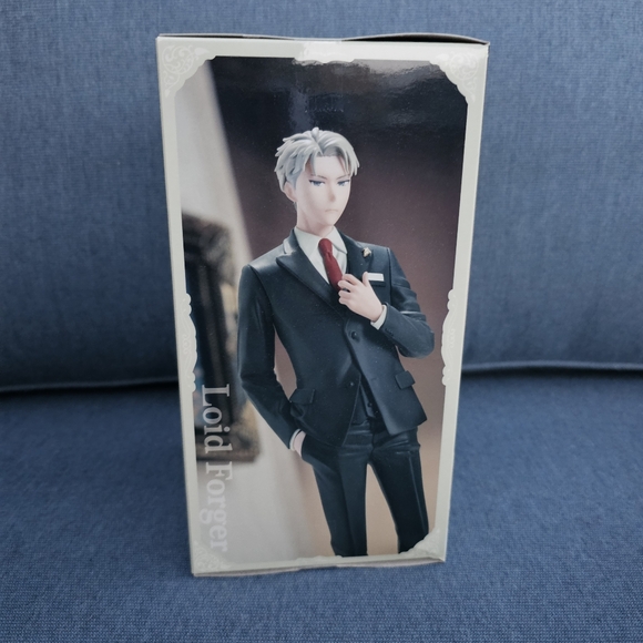 SPY x FAMILY - Loid Forger (Party) Premium Figure - Picture 4 of 5